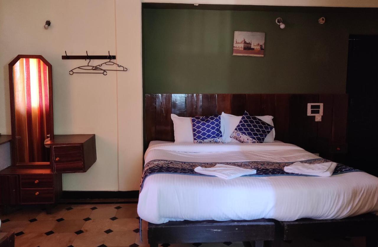 Hotel Caveri Comfort Inn Madikeri Buitenkant foto