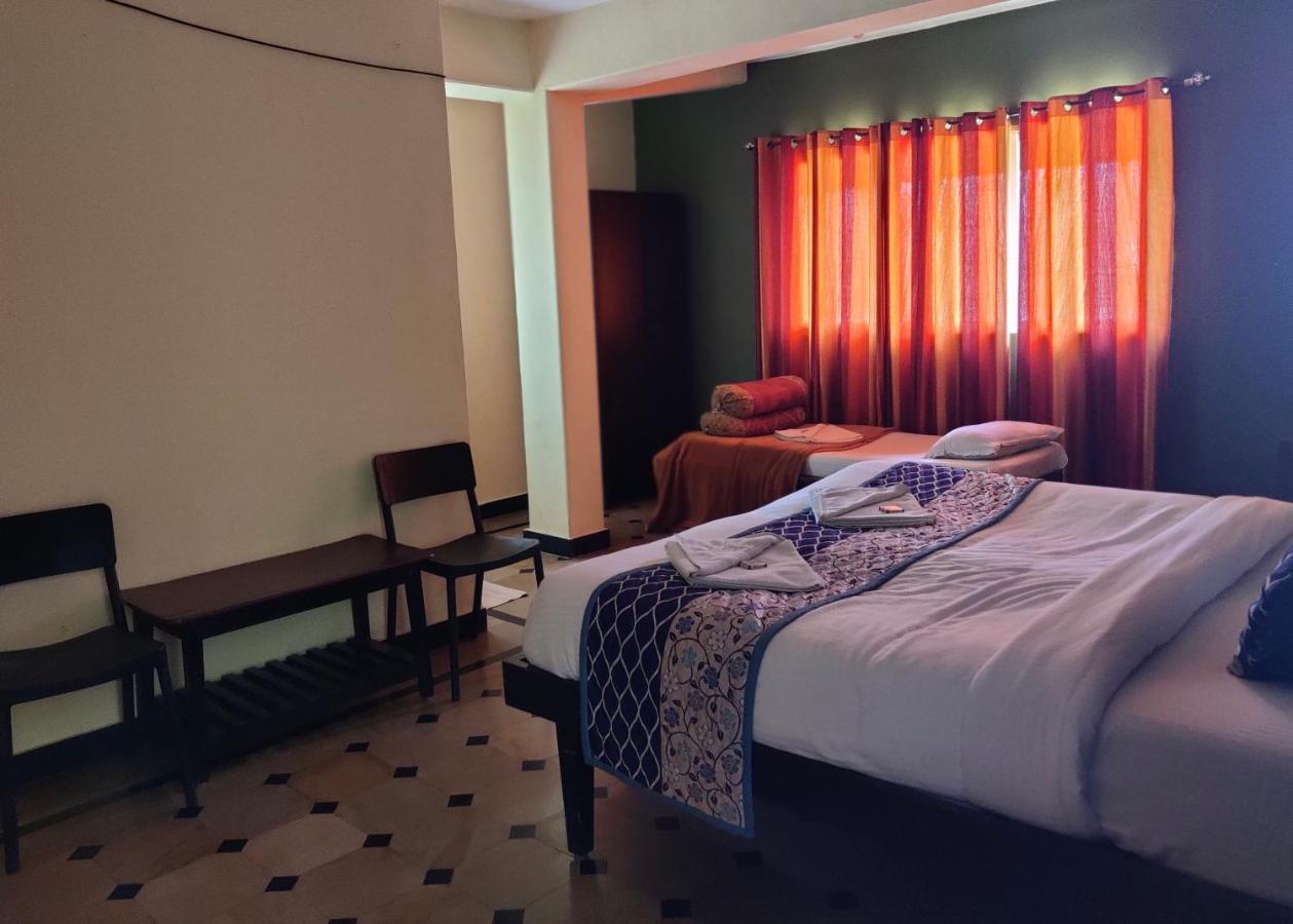 Hotel Caveri Comfort Inn Madikeri Buitenkant foto