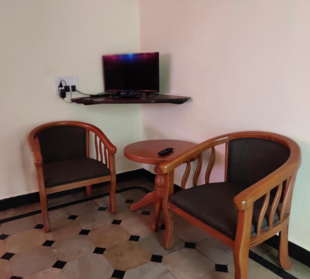 Hotel Caveri Comfort Inn Madikeri Buitenkant foto