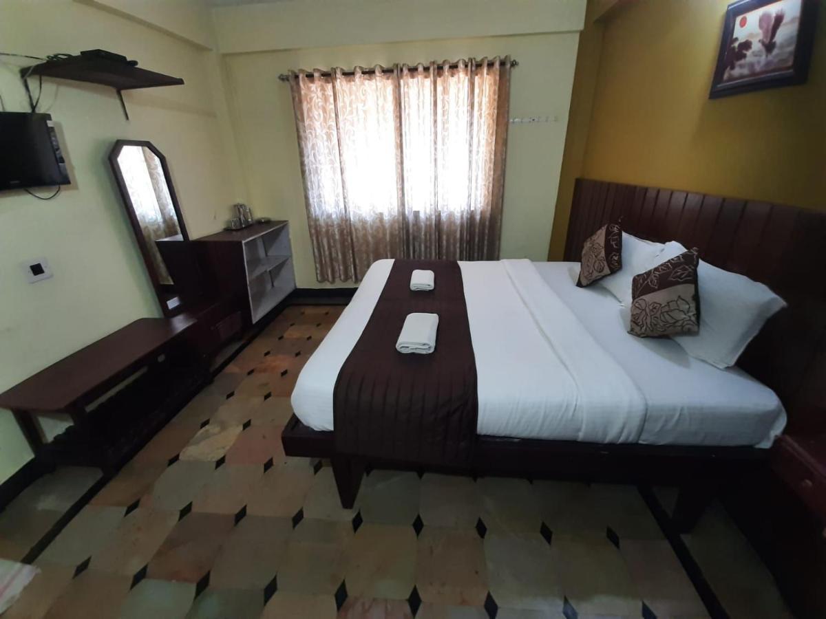 Hotel Caveri Comfort Inn Madikeri Buitenkant foto