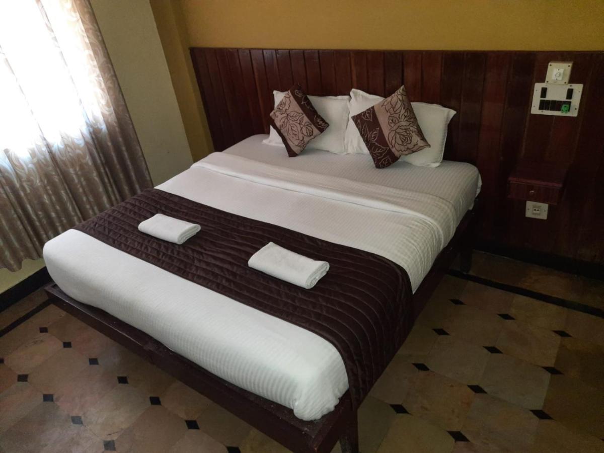 Hotel Caveri Comfort Inn Madikeri Buitenkant foto