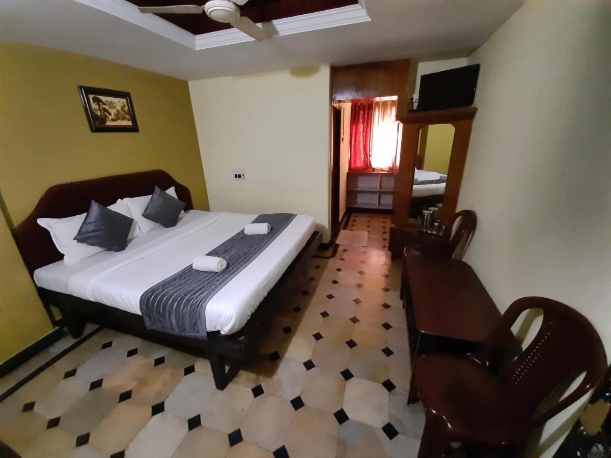 Hotel Caveri Comfort Inn Madikeri Buitenkant foto