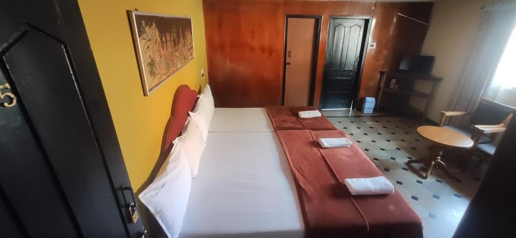 Hotel Caveri Comfort Inn Madikeri Buitenkant foto